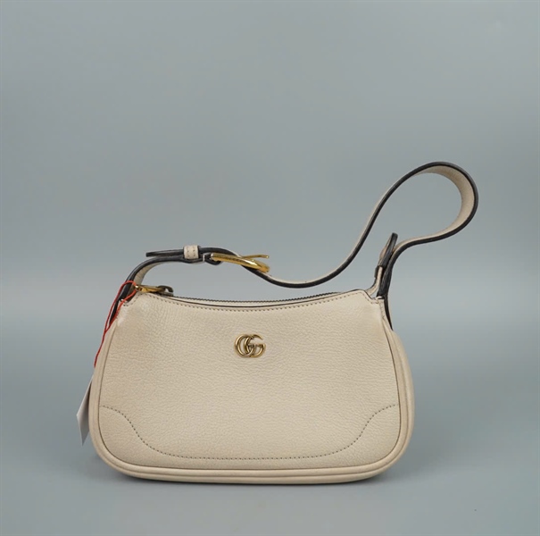 Túi GG kẹp nách màu trắng (739076213347) sz20 (BQ) KG+