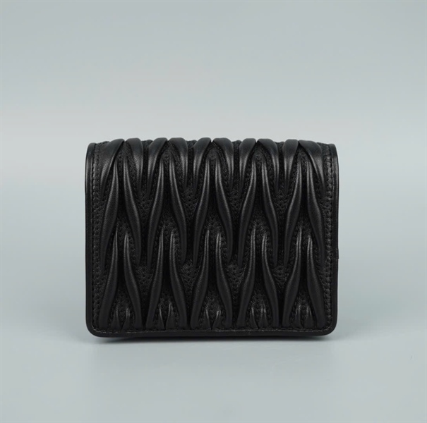 Ví Miumiu đen gập 2 (BQ) KG+