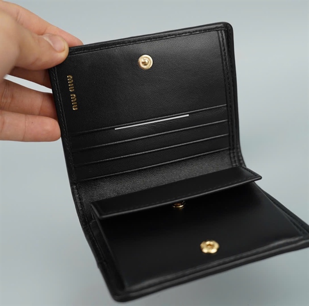 Ví Miumiu đen gập 2 (BQ) KG+