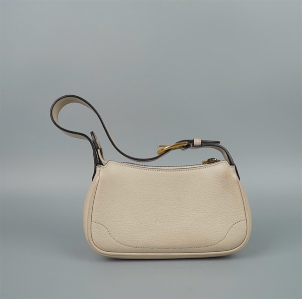 Túi GG kẹp nách màu trắng (739076213347) sz20 (BQ) KG+