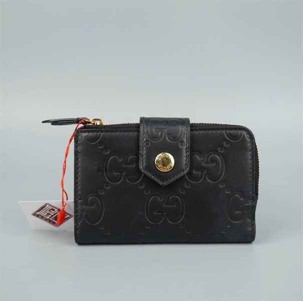 Ví GG đen gập 2 nút vàng (BQ) KG+