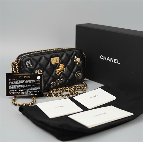Túi Chanel charm khóa zip 23748092 sz18 KG+