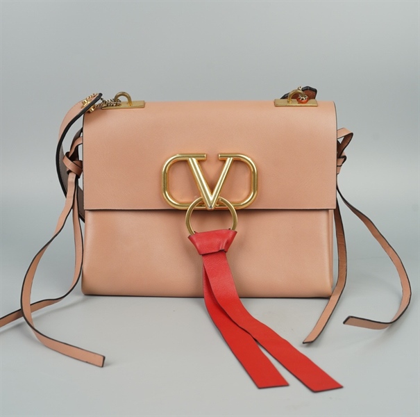 Túi Valentino màu nude dây đỏ sz23 KG+