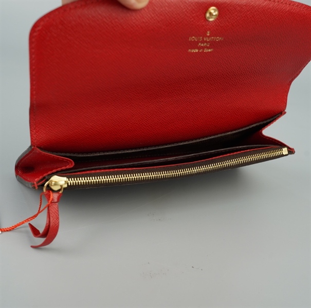 Ví LV dài ô vuông nút đỏ KG+