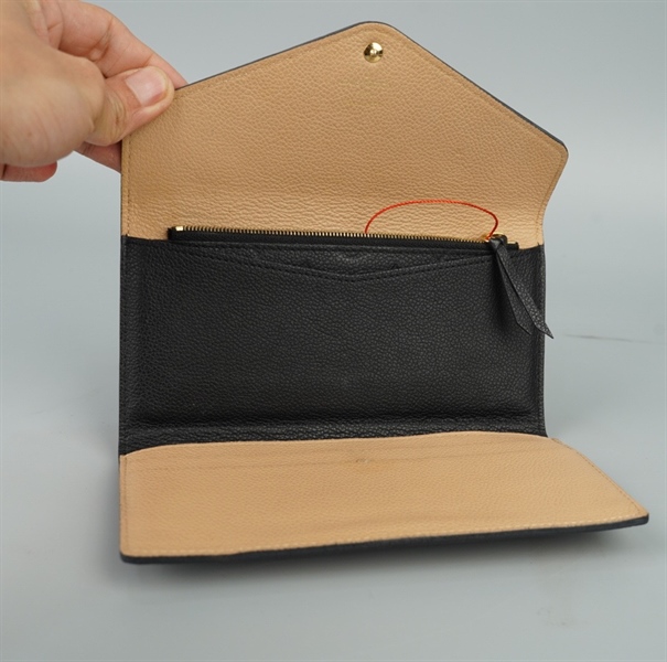 Ví LV hoa đen gập 3 da bê KG+