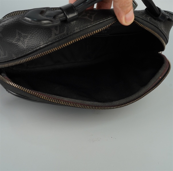 Túi LV đeo chéo hoa đen sz25 (Manly) KG+