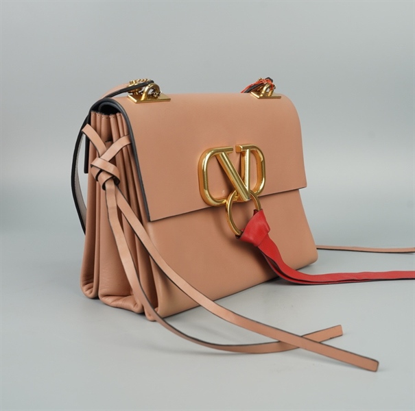 Túi Valentino màu nude dây đỏ sz23 KG+