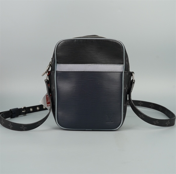 Túi LV đeo chéo vân đen viền hoa sz16 (Manly) KG+