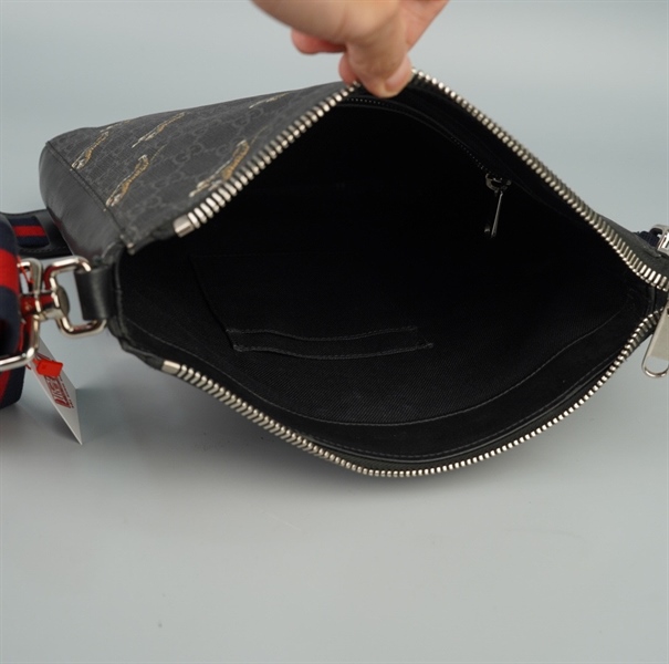 Túi GG đeo chéo đen hình tiger (G029685219) sz26 (Manly) KG+