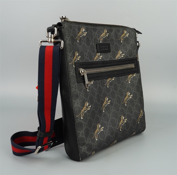 Túi GG đeo chéo đen hình tiger (G029685219) sz26 (Manly) KG+