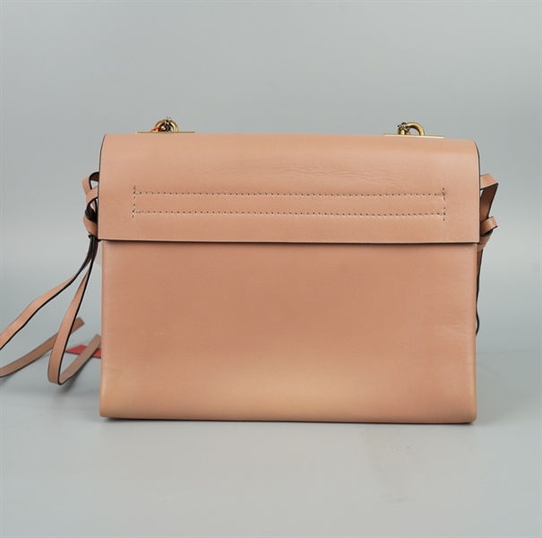 Túi Valentino màu nude dây đỏ sz23 KG+