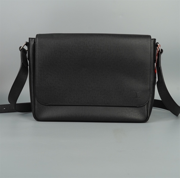 Túi LV đeo chéo đen (PL4179) sz31 (Manly) KG+