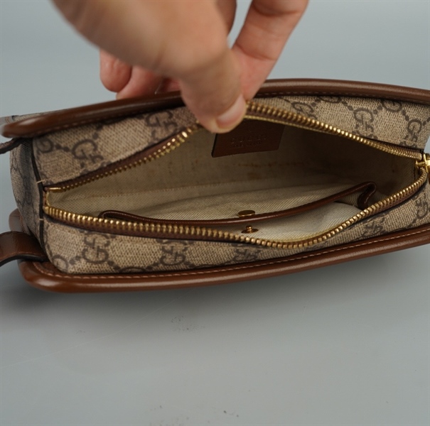 Túi GG Clutch xám in chữ (432067) sz22 (Manly) KG+