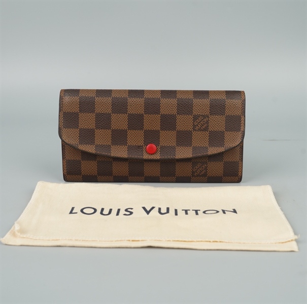 Ví LV dài ô vuông nút đỏ KG+