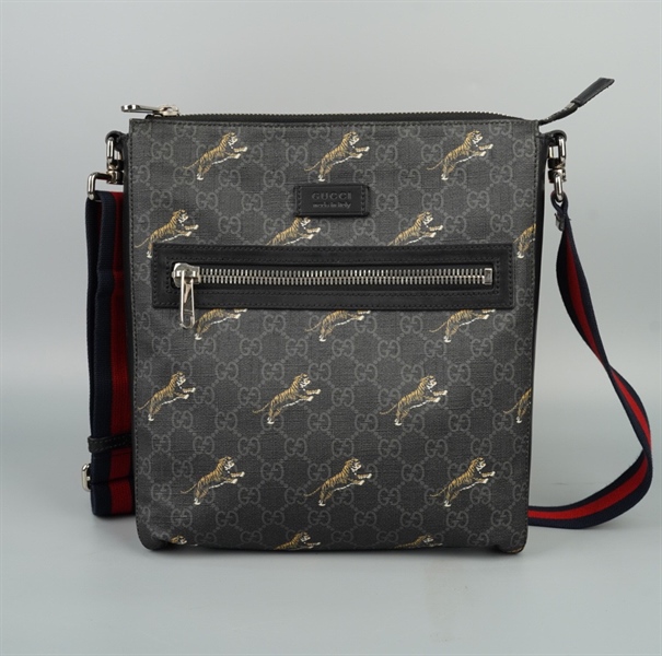 Túi GG đeo chéo đen hình tiger (G029685219) sz26 (Manly) KG+