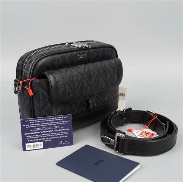 Túi Dior màu đen sz20 KG+