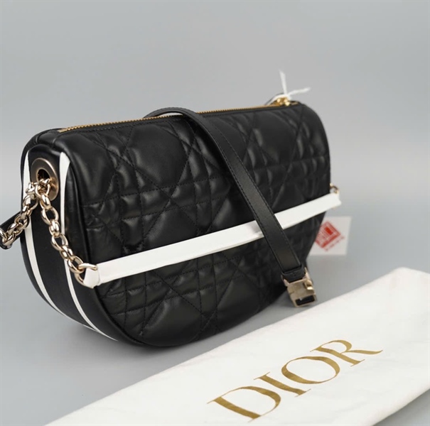 Túi Dior màu đen quai trắng sz29 KG+