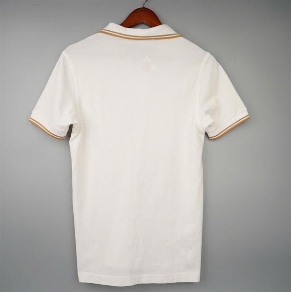 Áo thun Fred Perry màu trắng thêu logo vàng KG+