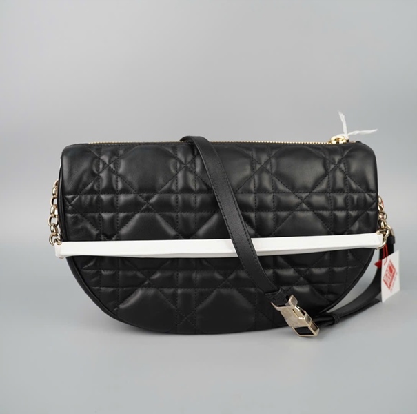 Túi Dior màu đen quai trắng sz29 KG+