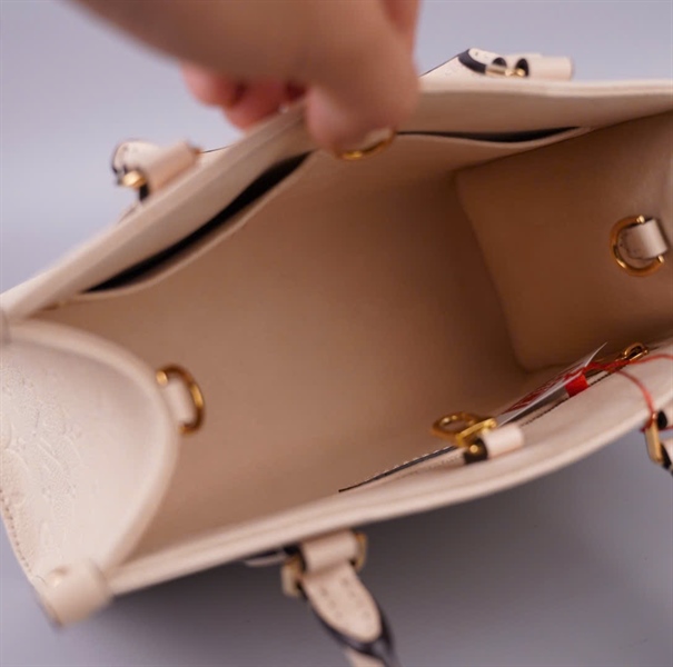 Túi LV onthego hoa trắng sz25 KG+