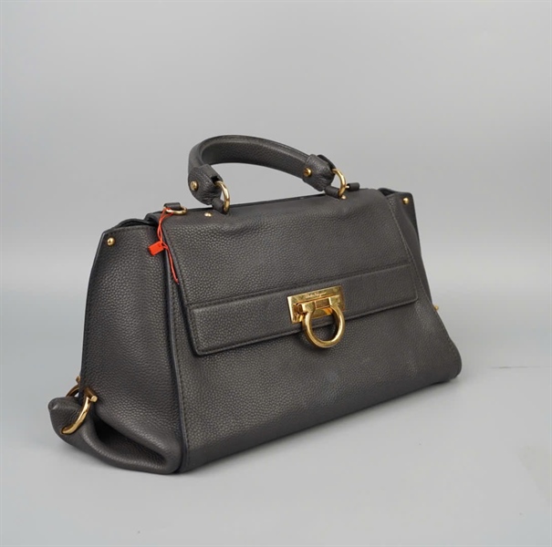 Túi Salvatore màu đen có lót form nâu sz38 KG+