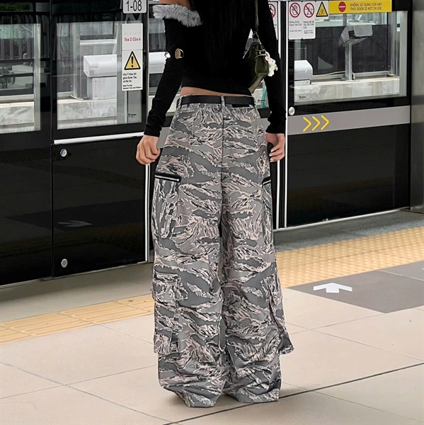 TWENTI Quần Camo Túi Hộp Phối Dây Kéo - MOUNTAIN - 1