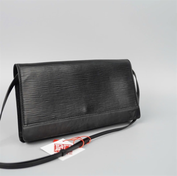 Túi LV kẹp nách vân đen sz22 KG+