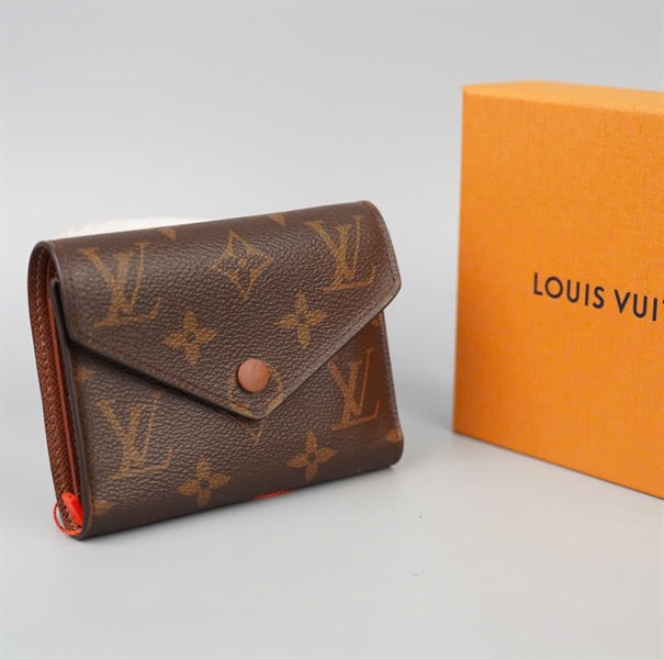 Ví LV hoa nâu nút nâu gập 3 (LT) KG+