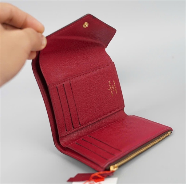 Ví LV hoa nâu nút đỏ gập 3 (LT) KG+