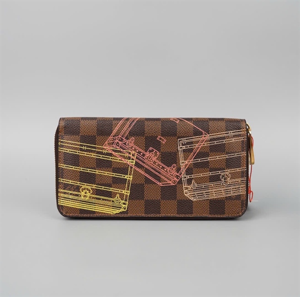 Ví LV ô vuông nâu in hình (LT) KG+