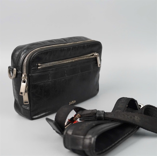 Túi Dior đeo chéo màu đen sz22 KG+