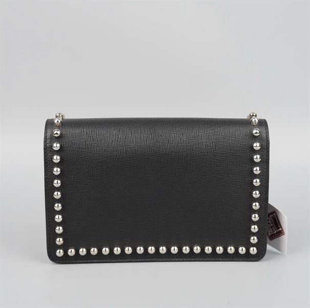 Túi Fendi đính đinh sz18 KG+