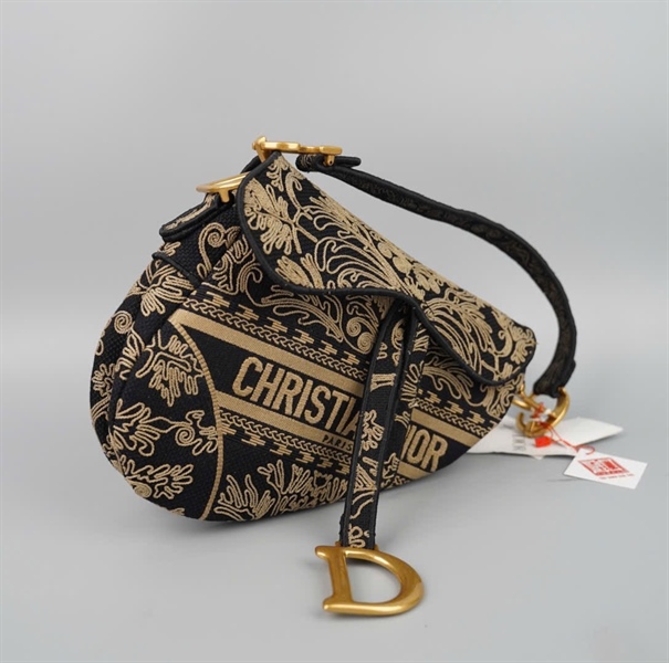 Túi Dior yên ngựa đen thêu chỉ vàng KG+