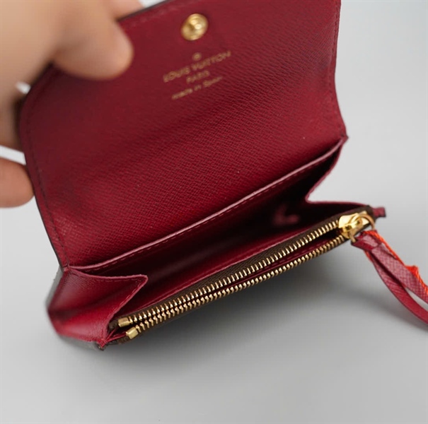 Ví LV hoa nâu nút đỏ gập 2 (LT) KG+