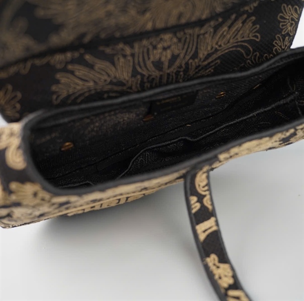 Túi Dior yên ngựa đen thêu chỉ vàng KG+