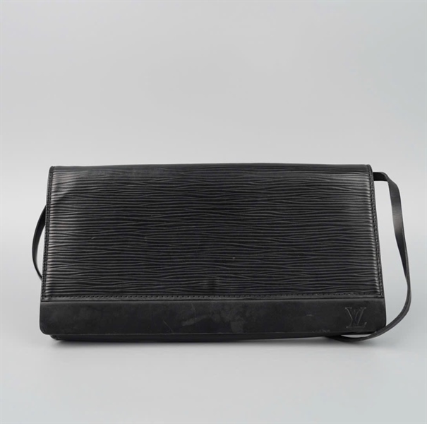 Túi LV kẹp nách vân đen sz22 KG+