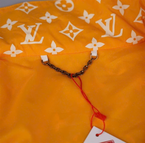 Áo Khoác LV vàng hoa trắng KG+