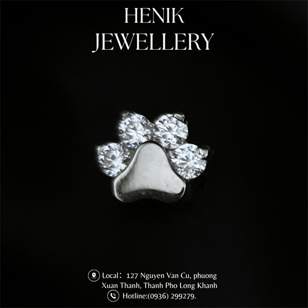 PAW PRINT SHAPED EARRINGS - TITANIUM