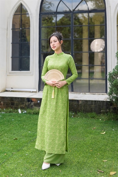 Áo dài truyền thống lụa gấm cẩm chướng