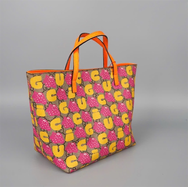 Túi GG Tote xám in hình dâu (204991) sz19 (BMC) KG+