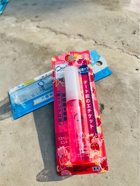 Xịt thơm miệng Sunstar Ora 2 Nhật Bản vị Quả Mâm xôi