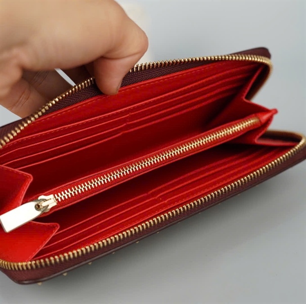 Ví Christian Louboutin nâu đính đinh KG+