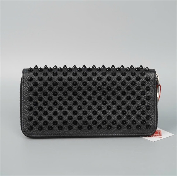 Ví Christian Louboutin đen đính đinh đen KG+