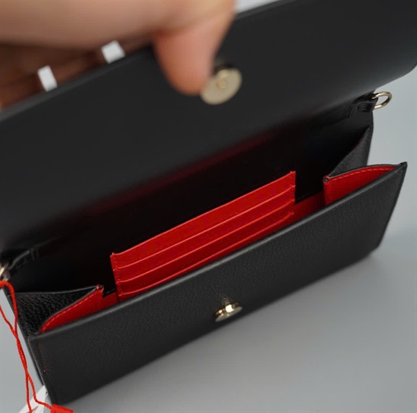 Túi Louboutin đen sz18 KG+