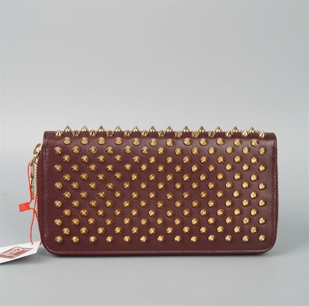 Ví Christian Louboutin nâu đính đinh KG+