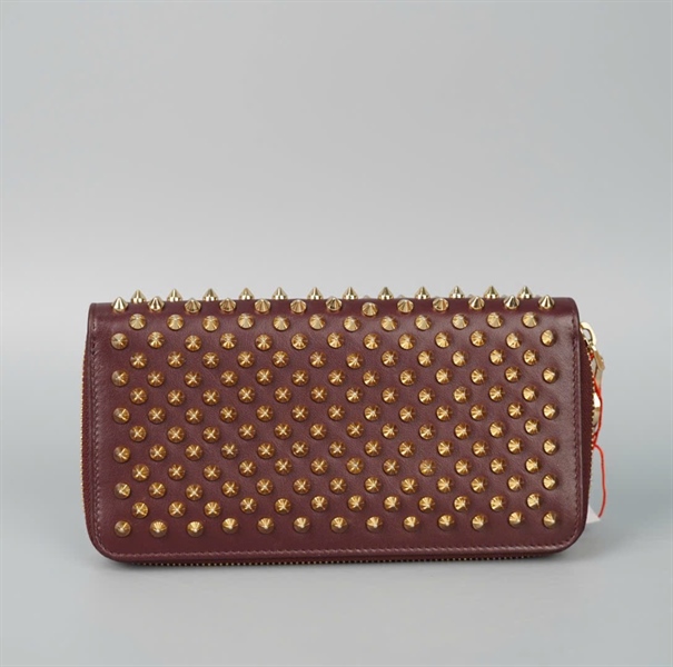 Ví Christian Louboutin nâu đính đinh KG+