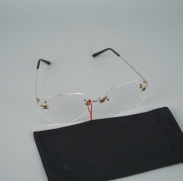 Kính Chanel vàng trắng nguyên khối gọng bạc (K14WG5419) KG+