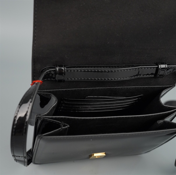 Túi Fendi đen bóng sz17 KG+