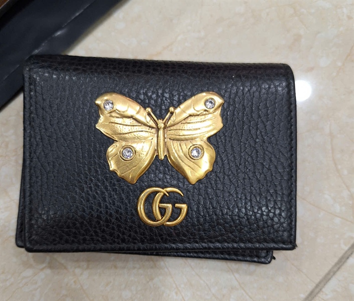 Ví GG đen gập 2 đính bướm (BQ) KG+