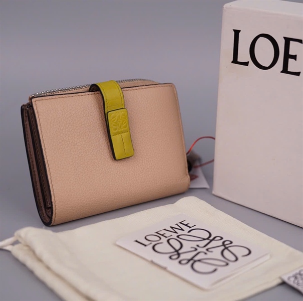 Ví Loewe nude gập 2 (062222) KG+